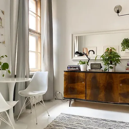 Apartment Townhall *