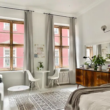 Townhall Apartment *