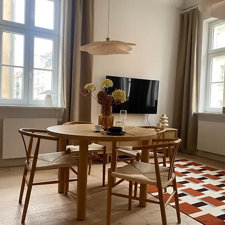 Apartment Townhall *