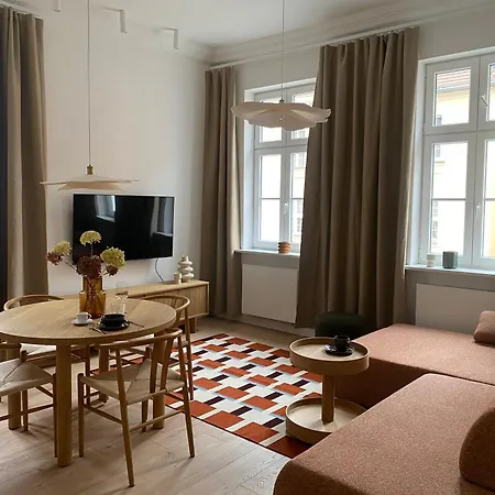 Townhall Apartment *