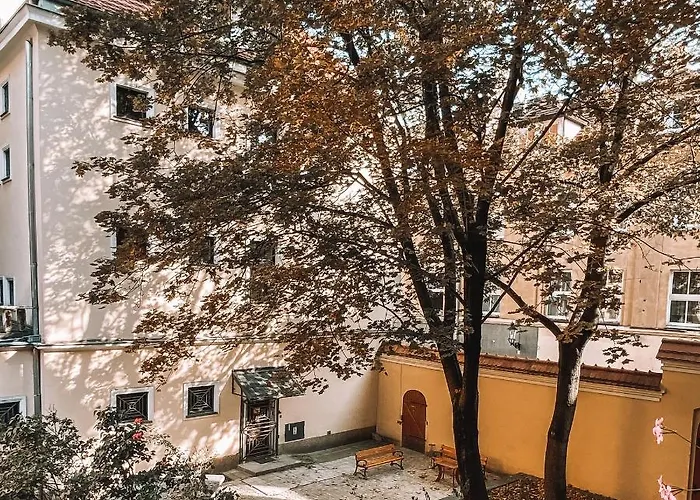 Townhall Apartment *