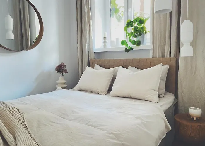 Townhall Apartment *