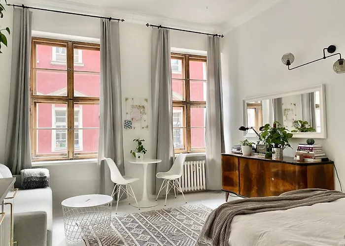 Townhall Apartment *